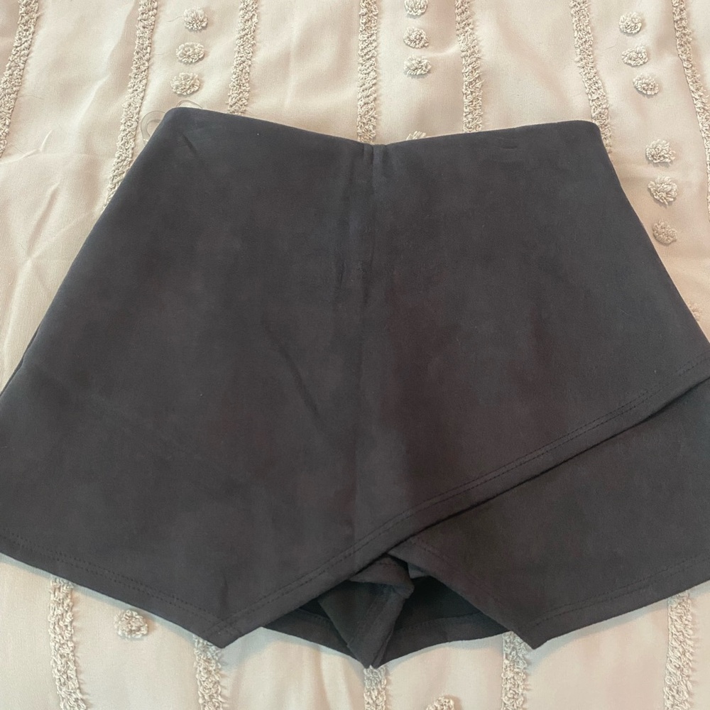 Blue Blush Classic Black Apparel